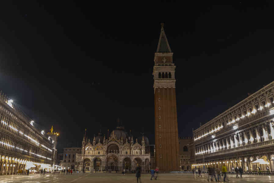 Italia - Venecia 347 - plaza de San Marcos.jpg